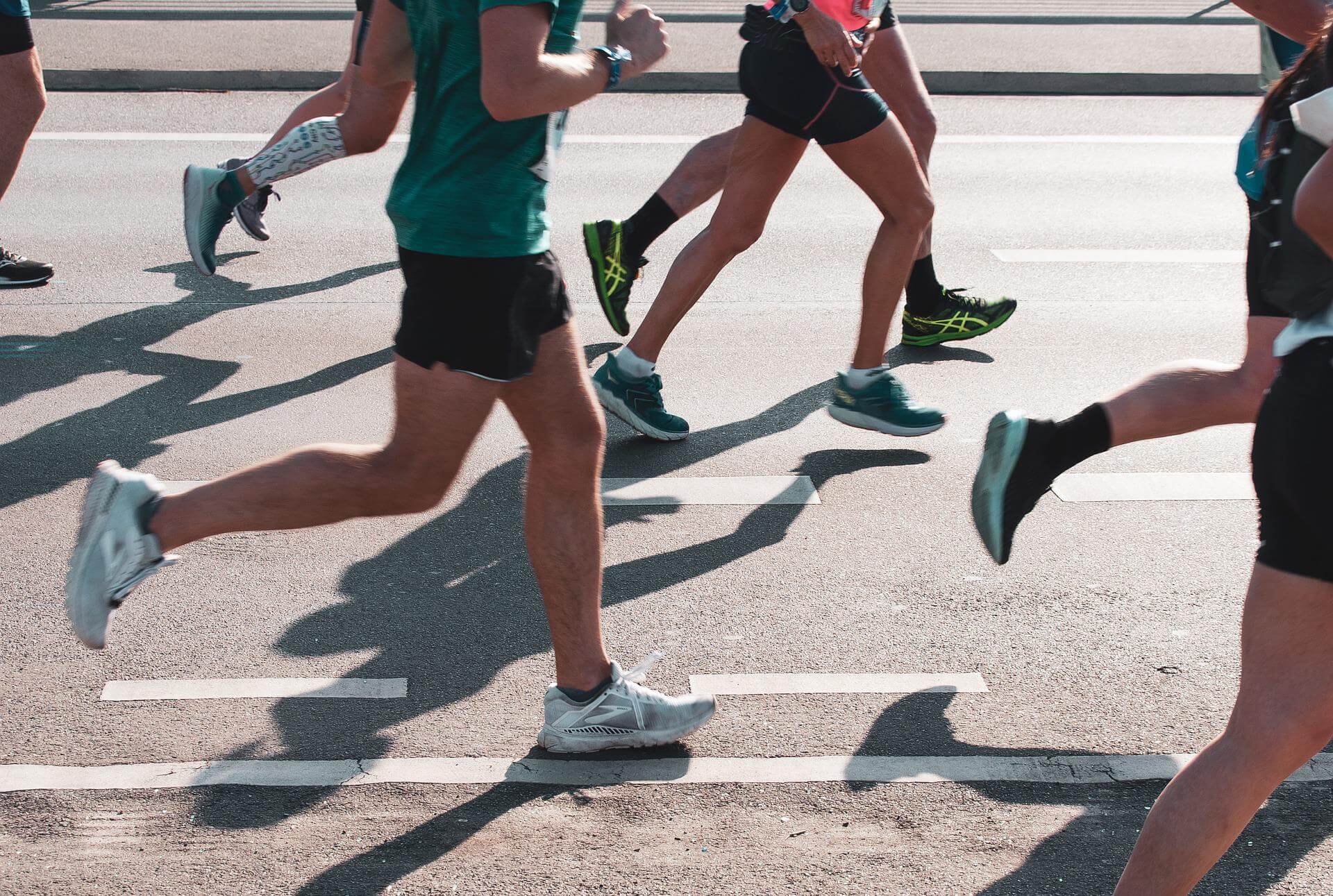 people running a marathon